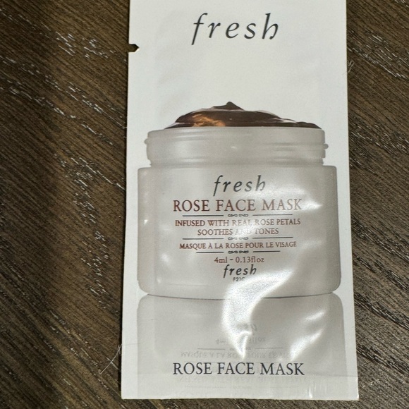 Madewell Traveled Pouch & (8) Skincare and makeup samples. NWT. - Picture 2 of 9